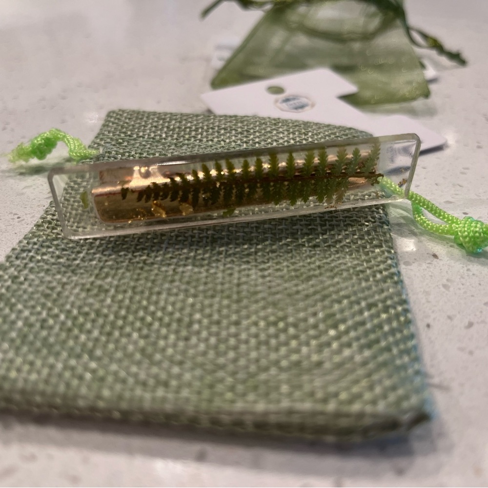 Leaf hair clip with fern leaf